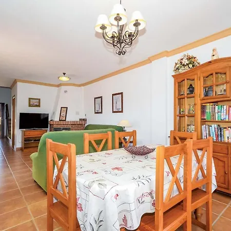 Villa Sleeps 6 Air Con Wifi